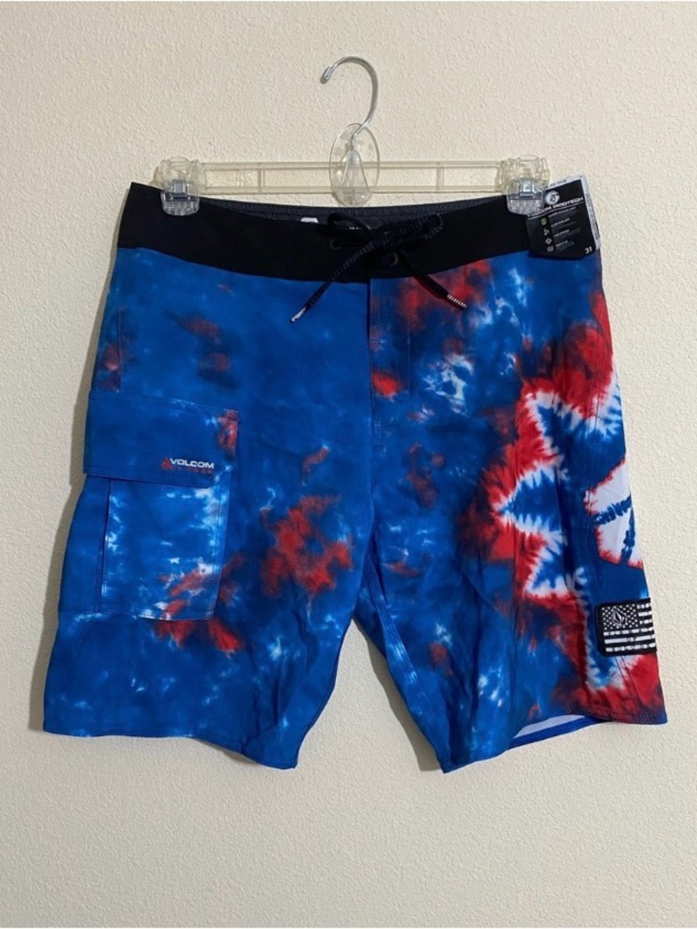 NWOT VOLCOM Mod-Tech Board Shorts w Tie-dye & Peace Design Men's Size 31